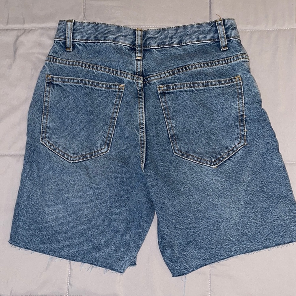 COTTON ON- NWOT Size 2, High-Rise Bermuda Straight Shorts - Picture 2 of 4